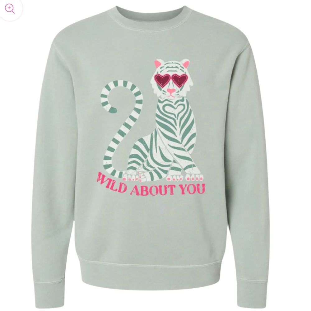 Living Fully Mallory Ervin Wild About You Valentines Sweatshirt XL With Sticker